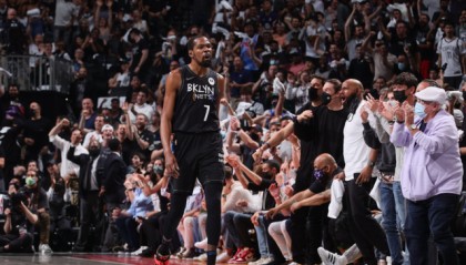  克拉克25+14爵士击退篮网