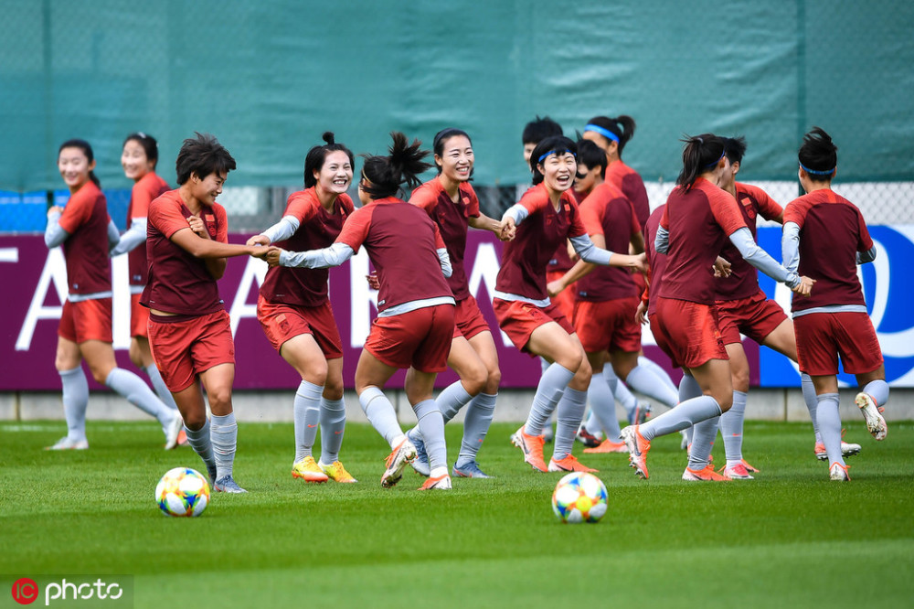  巴黎主场憾平里尔，争冠主动权拱手相让  